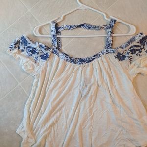 Buckle Cold Shoulder Tshirt